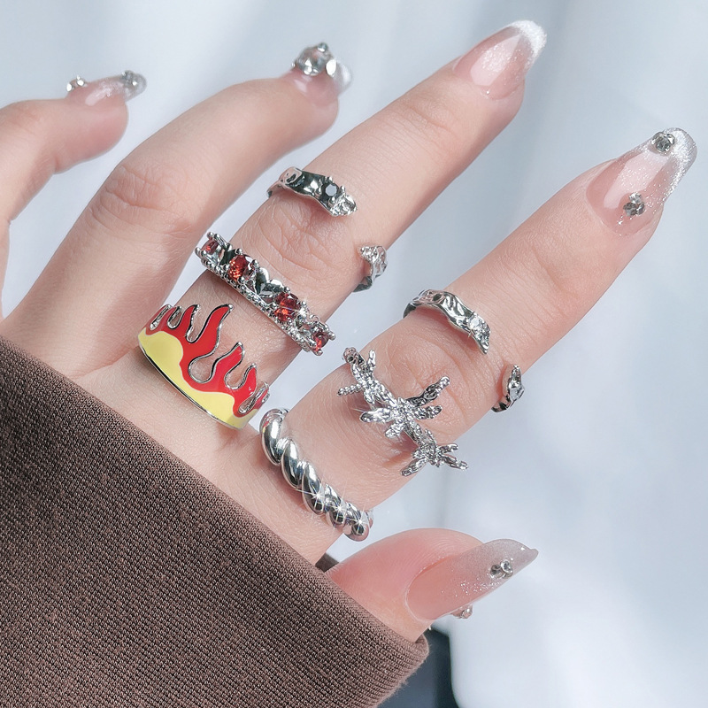 A simple and elegant flame-dropping glaze ring for women, featuring a cold and unique design from Japan and South Korea Specification drawing