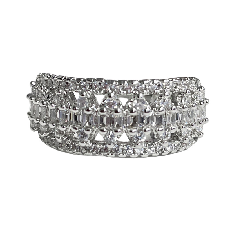 The hollowed-out design, intricately interlaced zirconia ring, exudes a sense of high-end sophistication, is fashionable and versatile, and is sweet and cool Item Picture