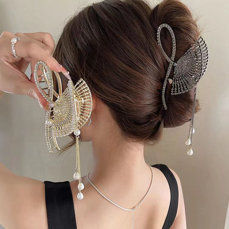 Internet-famous best-selling tassel claw clips, crystal diamond-encrusted tassel hair clips, ins fashion updo hair, shark clips, claw clips, hair accessories for women details Picture