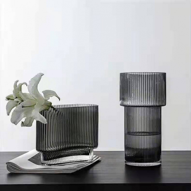 Wholesale of Nordic creative, simple and transparent glass vases, hydroponic flower arrangements, short and wide-mouthed living room decorative items details Picture