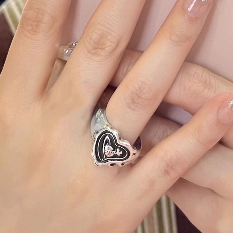 A cool and individualistic open-mouth ring with an inS-style hip-hop and niche design from Europe and America. A ring with a cold Saturn planet style that drips oil Specification drawing