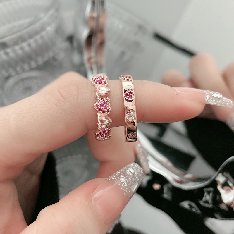 Sweet and cool retro brushed heart red diamond rose gold open ring, a unique and high-end women's light luxury versatile ring details Picture
