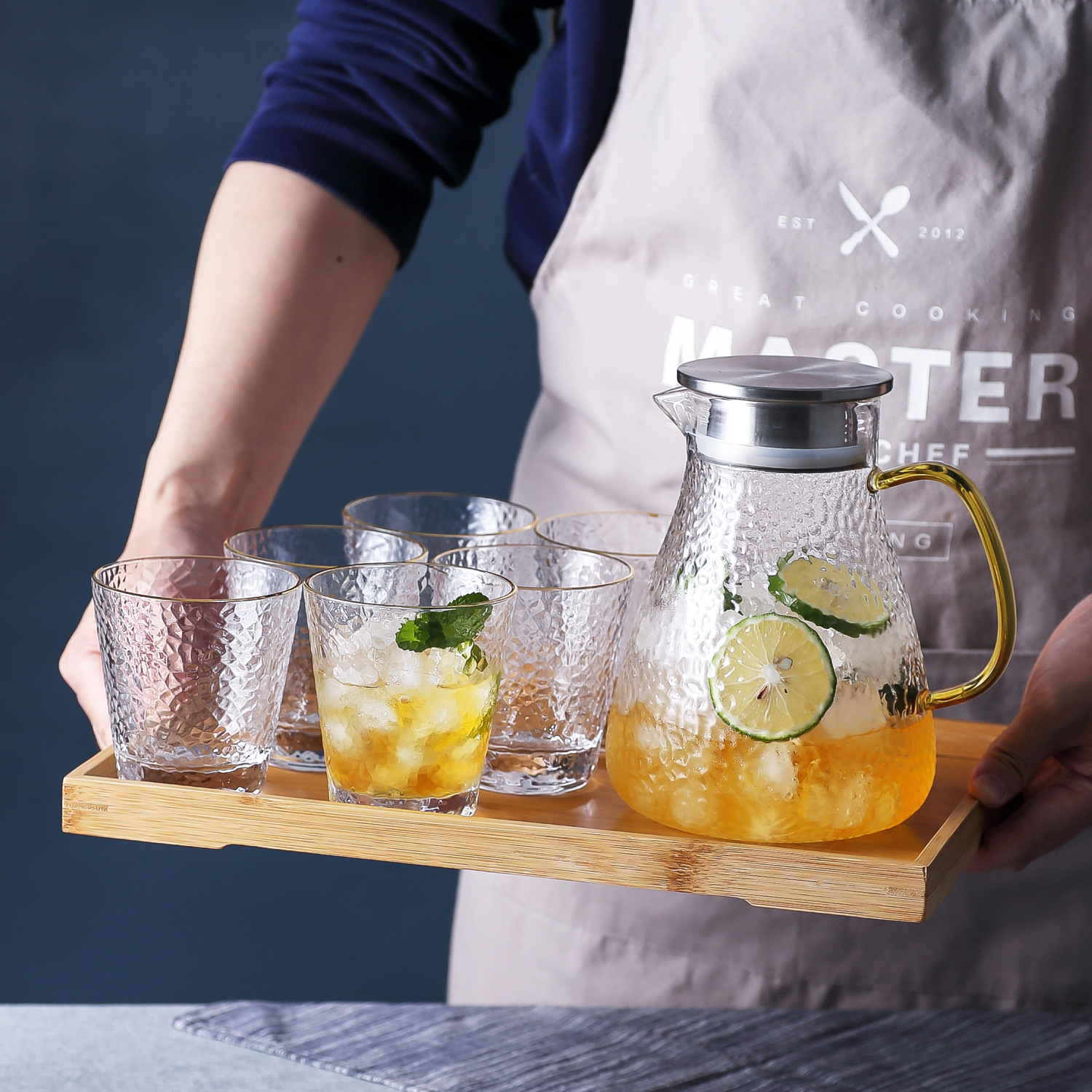 A Japanese-style hammer-patterned glass cup with a gold-painted hammer-patterned rim, a popular whisky and beer glass, a wide-mouthed water cup printed with a logo Application Scenario