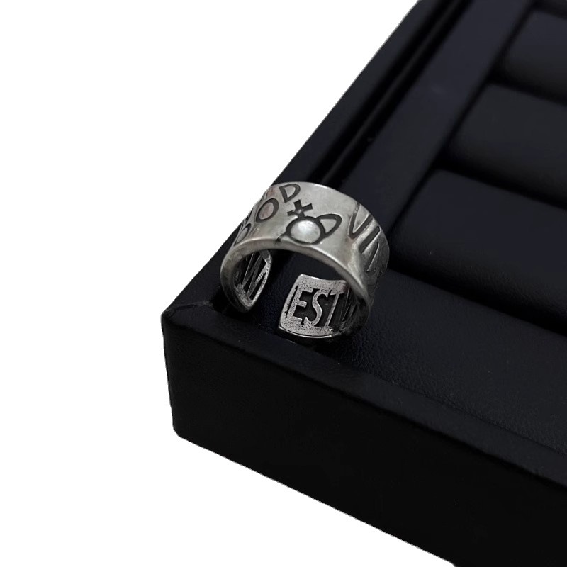 A cold post-punk style vintage Saturn ring by Vivienne, a fashionable black heart-shaped planet ring girl Item Picture