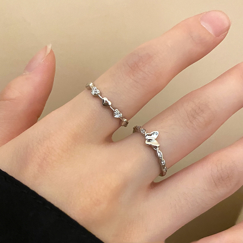 The micro-inlaid zircon heart-shaped butterfly opening ring is a fashionable and high-end design with a cold and aloof style for women. It is a niche and individual index finger ring Application Scenario