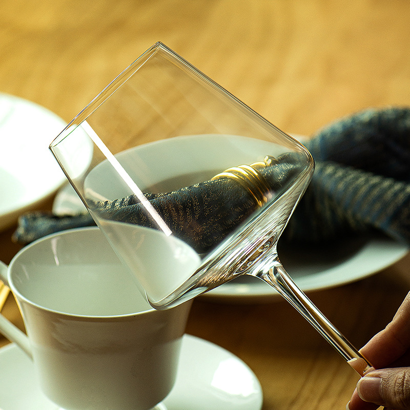 High-end glass wine glass sets, European-style glass cups, tall glasses, creative wine glasses, decanters, wine utensils for home use Application Scenario