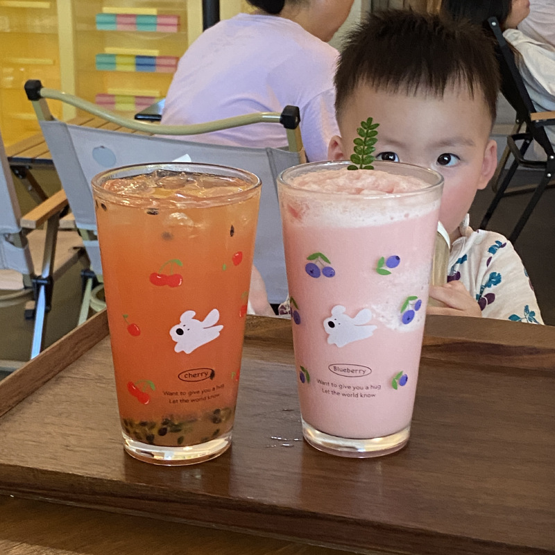 Homemade cool summer cherry blueberry puppy glass cup, cartoon hook juice cup, cold drink cup, large coffee cup Specification drawing