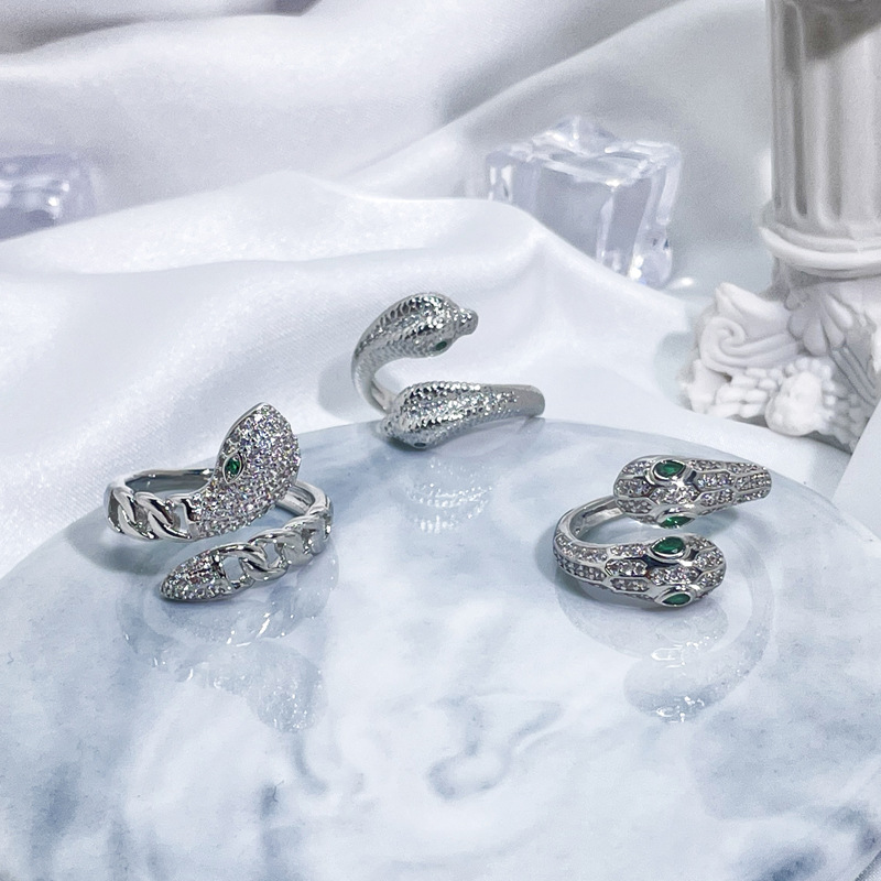 A French retro snake-shaped zircon open ring with a cold and unique design for women, exuding a cool and trendy personality full figure