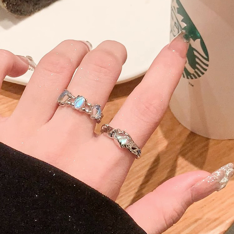 Retro moonstone ring, a niche design for women with a high-end feel, opal plain ring, a fashionable tail ring and a new food ring details Picture