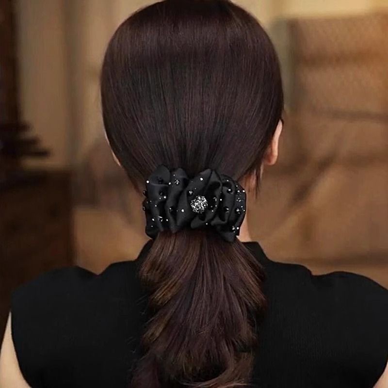 Cloud Bubble Grab clip, Korean style, fashionable and versatile, multi-layer full diamond bow hairpin, high-end women's bun hair clip Application Scenario