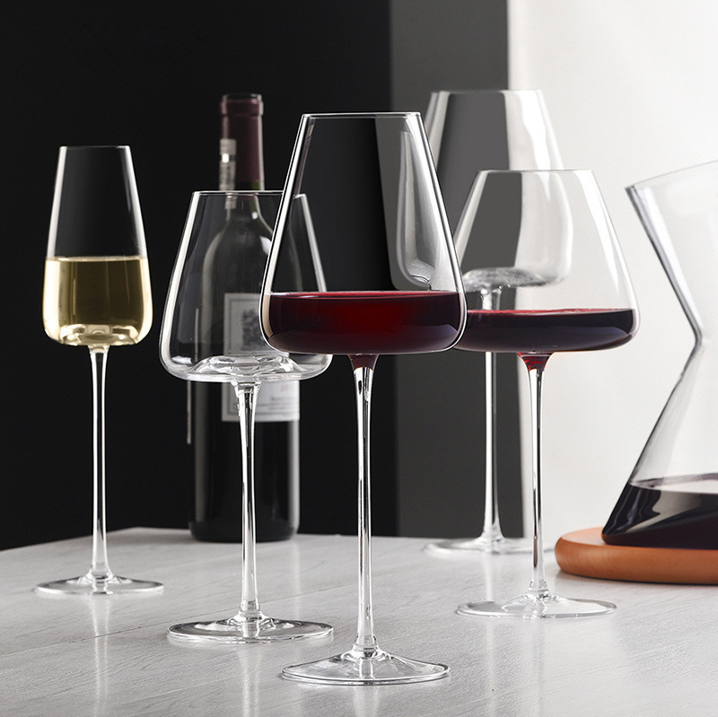 A set of creative concave bottom red wine glasses with a high-end feel, light luxury, high-end and high appearance level, high-footed glasses, commercial wine glasses for hotels full figure