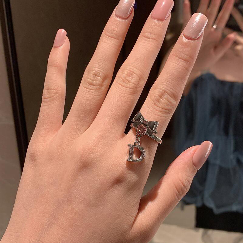 A niche design of a pink zircon open-top ring for women on Instagram, with a cold and elegant style, light luxury, trendy and high-end feel Specification drawing
