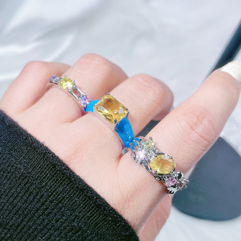 Korean style simple and individual yellow diamond elegant open ring for women on Instagram, cold style, niche design, fashionable and exquisite ring Application Scenario