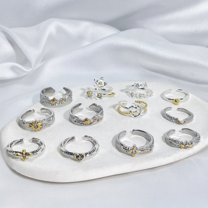 The irregular star-shaped heart-shaped opening ring with a unique color scheme exudes a high-end, trendy and cool vibe for women. It is a neutral and fashionable jewelry and index finger ring Specification drawing