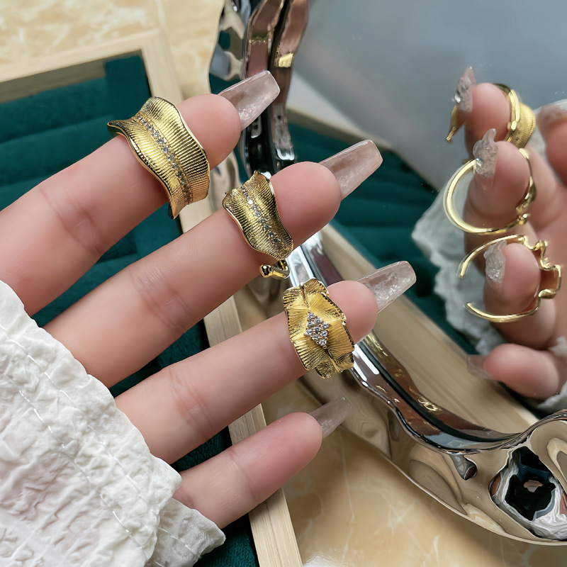 New Italian-style brushed irregular leaf opening ring for women's ins, cold style pleated versatile ring details Picture