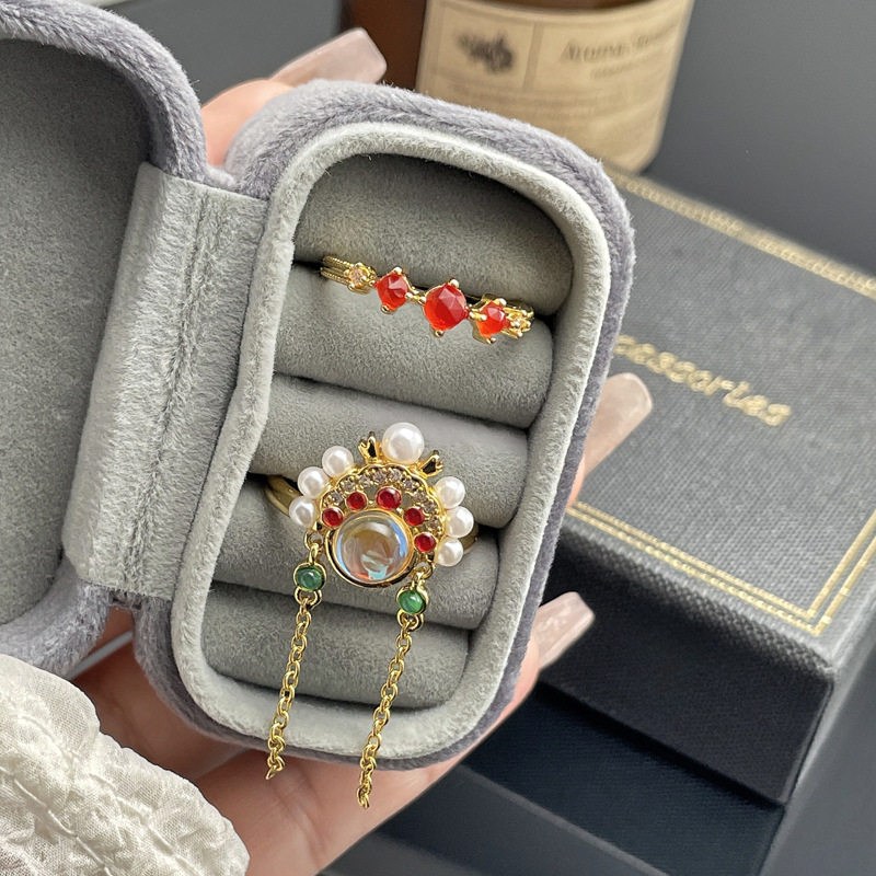 New national trend and ethnic style Peking Opera mask ring for women, with a unique, light luxury and high-end feel. A distinctive and elegant food ring Application Scenario