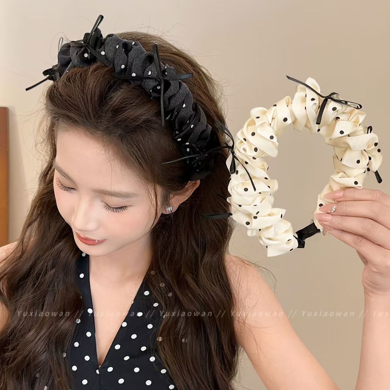 Hepburn's elegant style hair band with a high-end feel, toothed anti-slip hair clip for washing the face, high headband at the top of the head, and black ear trim headwear Application Scenario