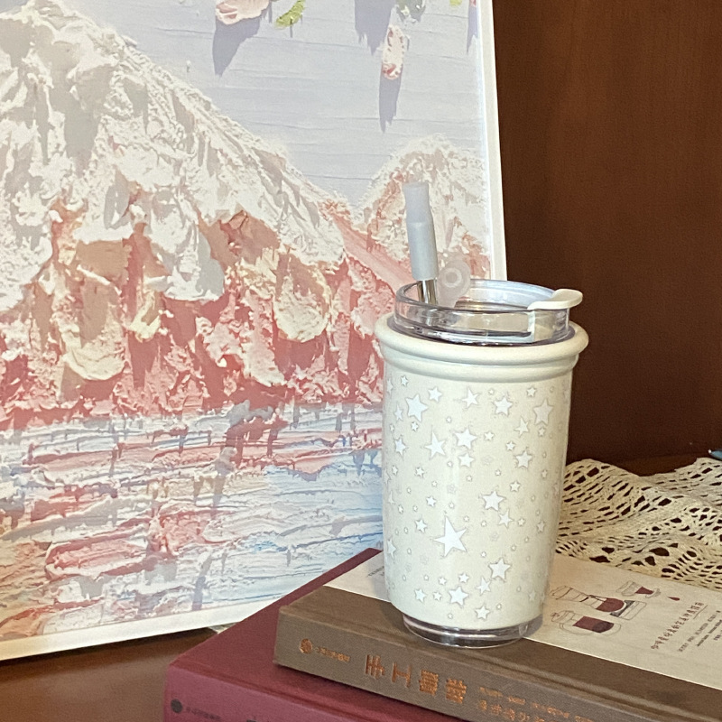Cute starry sky coffee cup, simple large-capacity 316 stainless steel insulated cup, travel cup with dual drinking spouts Application Scenario