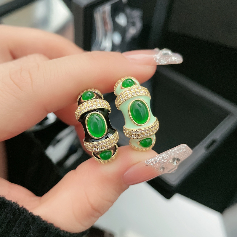 A light luxury and niche design, a court retro drip glaze imitation emerald open ring, a high-end, individualistic and cool ring for women full figure