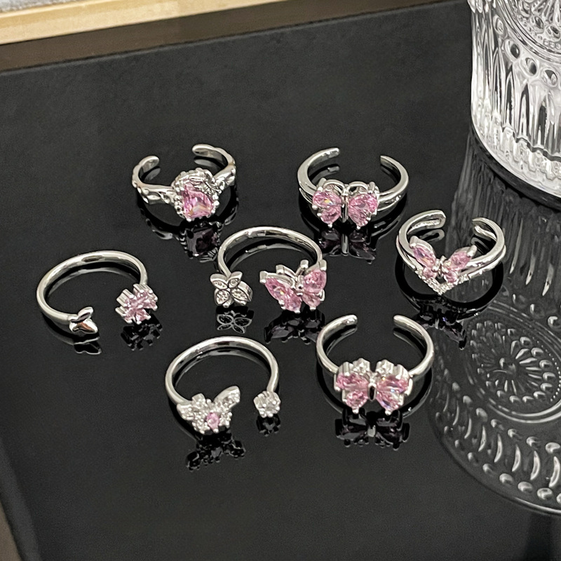 Sweet and cool, simple pink diamond butterfly opening ring, a niche design for women, exquisite and fashionable, individualistic ring for hot girls Application Scenario