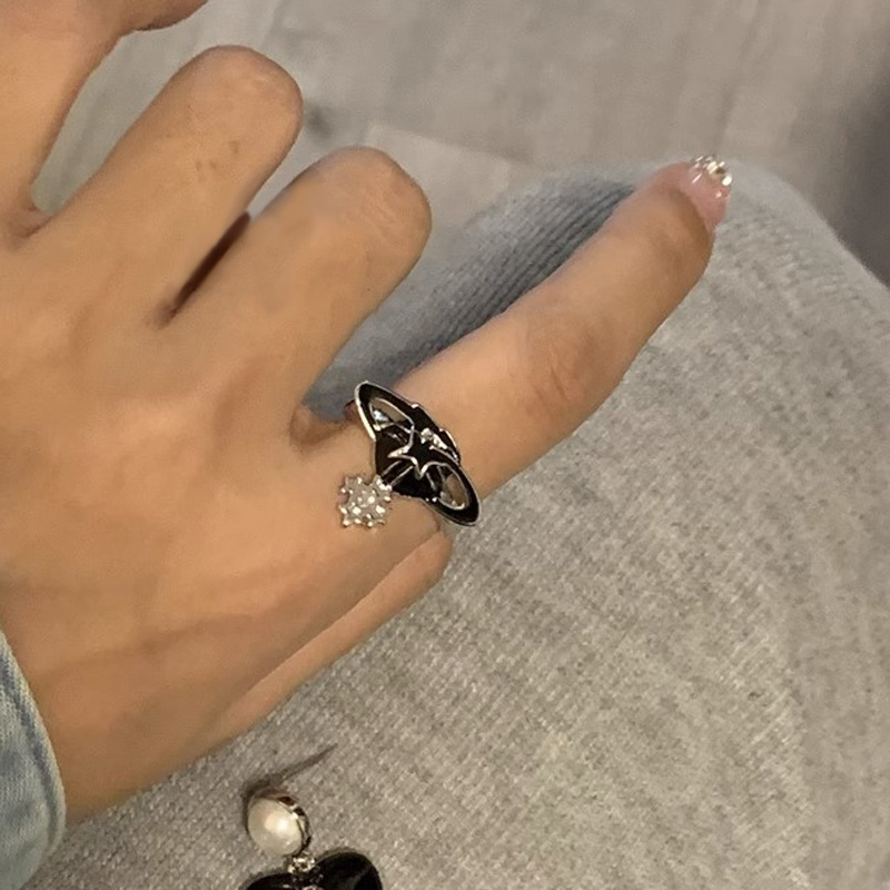 A spicy and cool style Western empress Earth star surrounding oil-dripping ring stud, a niche Instagram-style open-mouth ring for women details Picture