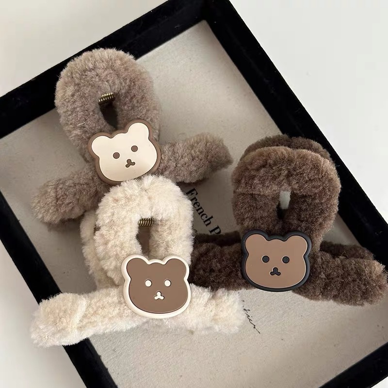 miumiu letter plush hairpin, cute female hair clip, shark clip at the back of the head, spring/summer medium-sized hair clip and hair accessory Specification drawing