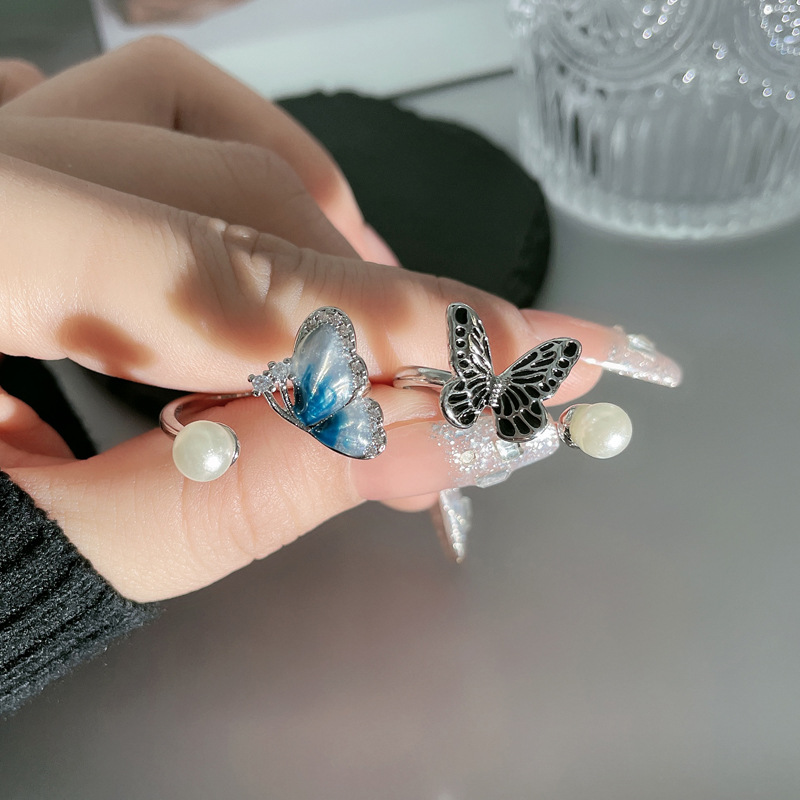 Sweet and cool gradient ice blue butterfly open ring for women, a new Chinese-style retro niche drip glaze pearl fashionable and elegant ring full figure