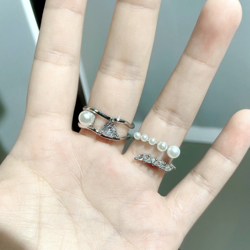 High-end pearl irregular opening ring for women, light luxury, fashionable, individual, sweet, cool and cold style index finger ring Application Scenario