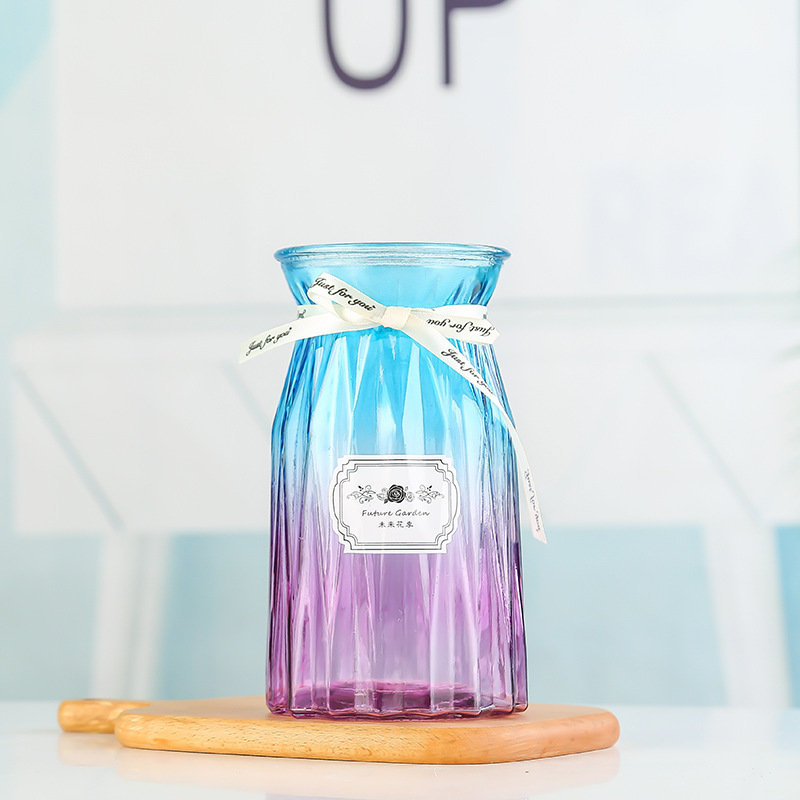 Wholesale simple origami glass vases for decoration, colorful living room vases, glass handicrafts, dried flowers, hydroponic flower vases Application Scenario