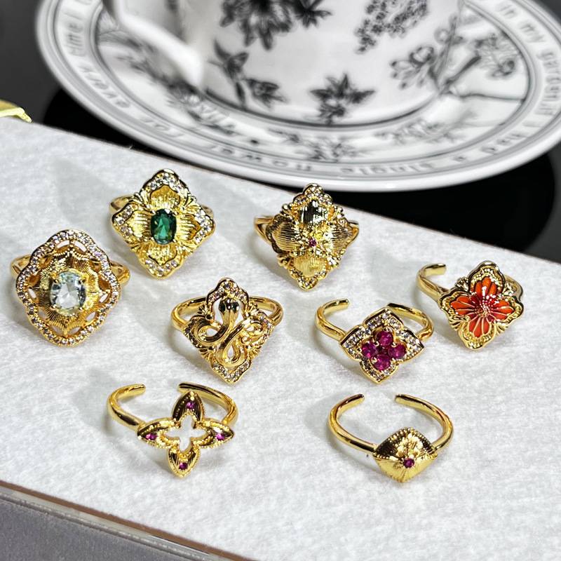 New Chinese-style texture four-leaf clover light luxury open ring, women's flower niche design, sweet and cool retro fashion ring Application Scenario