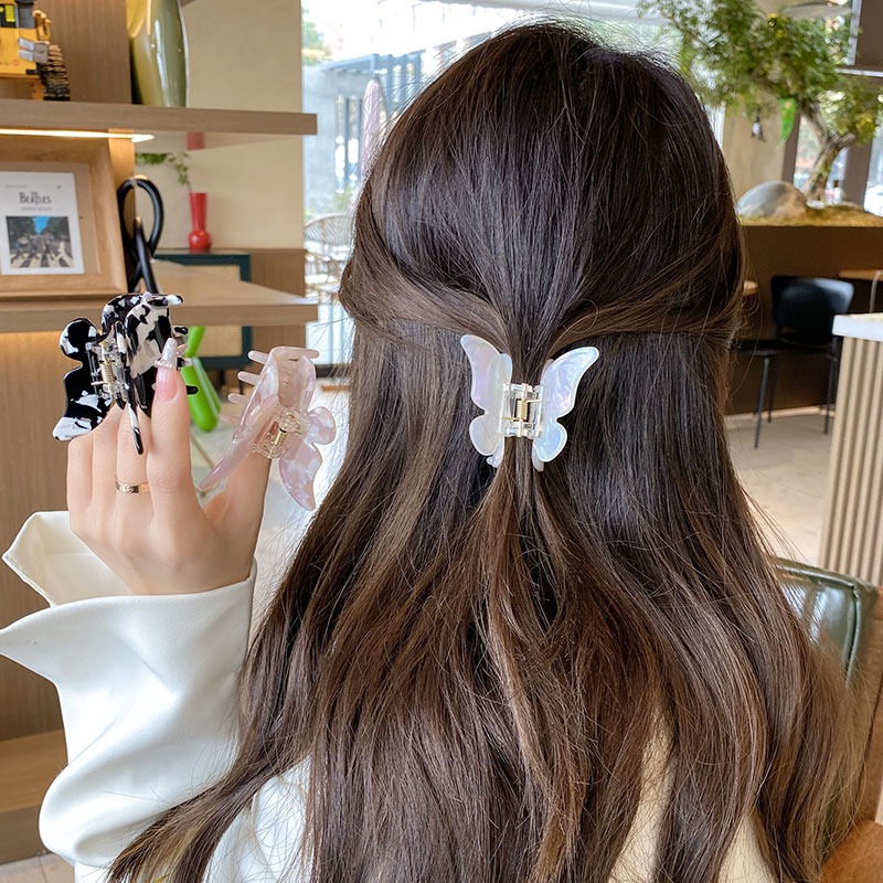 Acetic acid three-dimensional butterfly hair clip, semi-tied hair clip, new Korean hair accessory, high-end style, back of the head, elegant hair clip Application Scenario