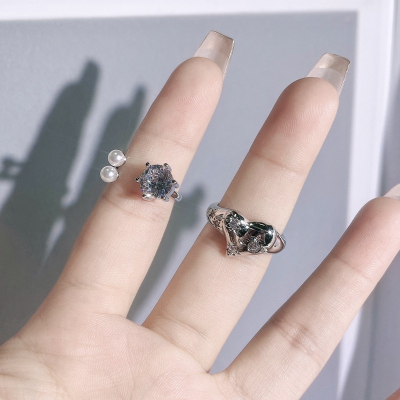 A simple and sweet love for the heart zircon pearl open ring. A woman's exquisite layering of an Instagram niche, delicate and cold style ring Application Scenario