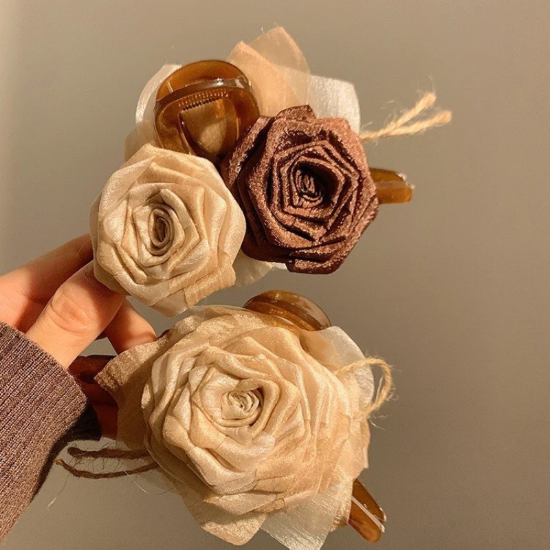 Retro dry rose flower hair clips, a mid-style flower hair clip, a high-end and exquisite shark clip for the back of the head Specification drawing