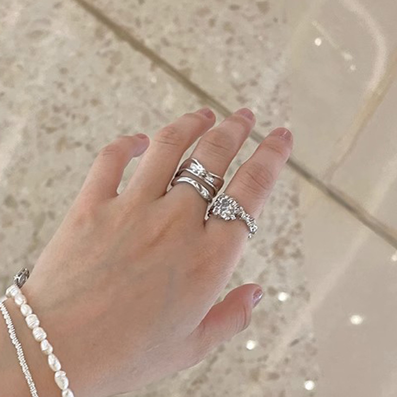Lava irregular pleated open ring, a unique and unique design for women, a fashionable Instagram cold style index finger ring details Picture