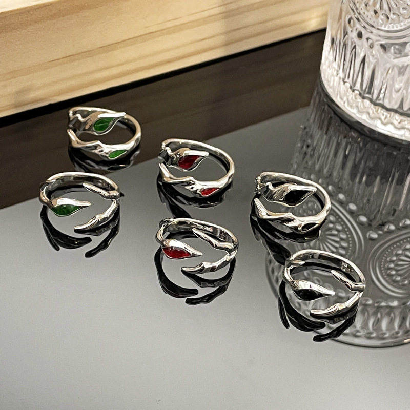 Irregular-shaped original open ring with drip glaze, feminine androgynous style, ins cold style, layer-worn, simple and elegant ring Application Scenario