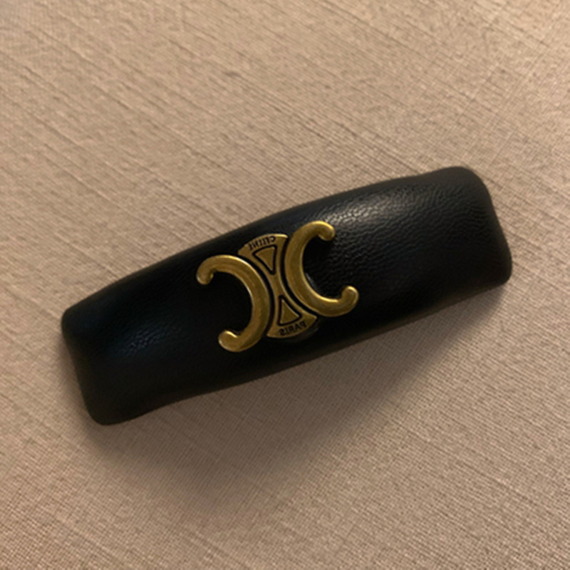 Arc de Triomphe BB Clip French retro PU leather hair clip 2025 New style letter hair clip High-end side clip hair accessory Application Scenario