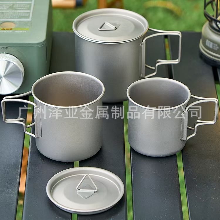 Cross-border export titanium steel mugs, outdoor camping water boiling, lightweight and simple, camping charcoal fire folding handle water cups Application Scenario