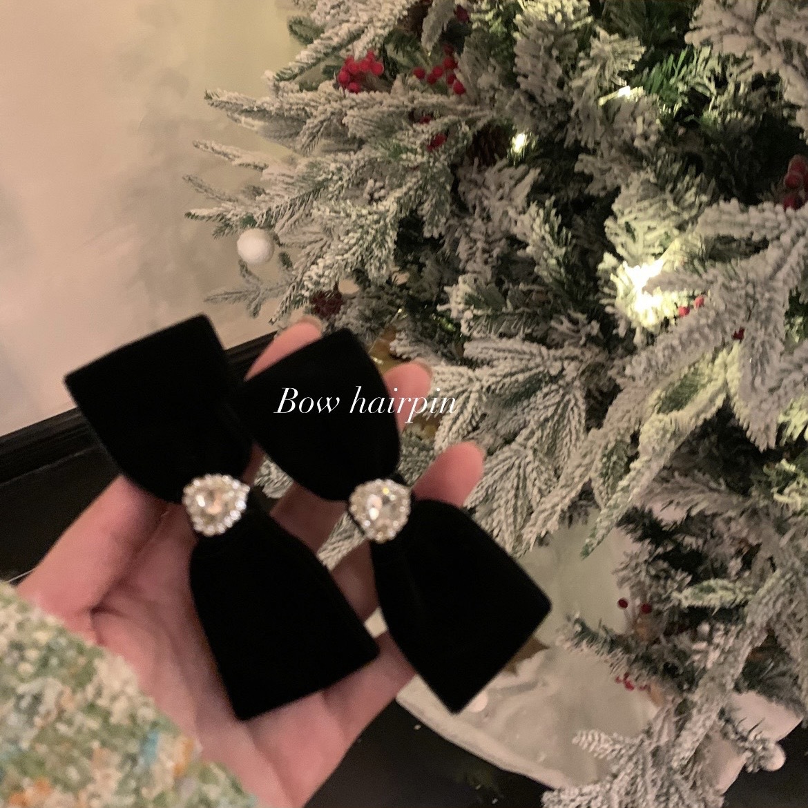 A chaebol heiress's New Year velvet black bow hair clip, elegant velvet heart-shaped water diamond hair clip, retro bangs clip full figure