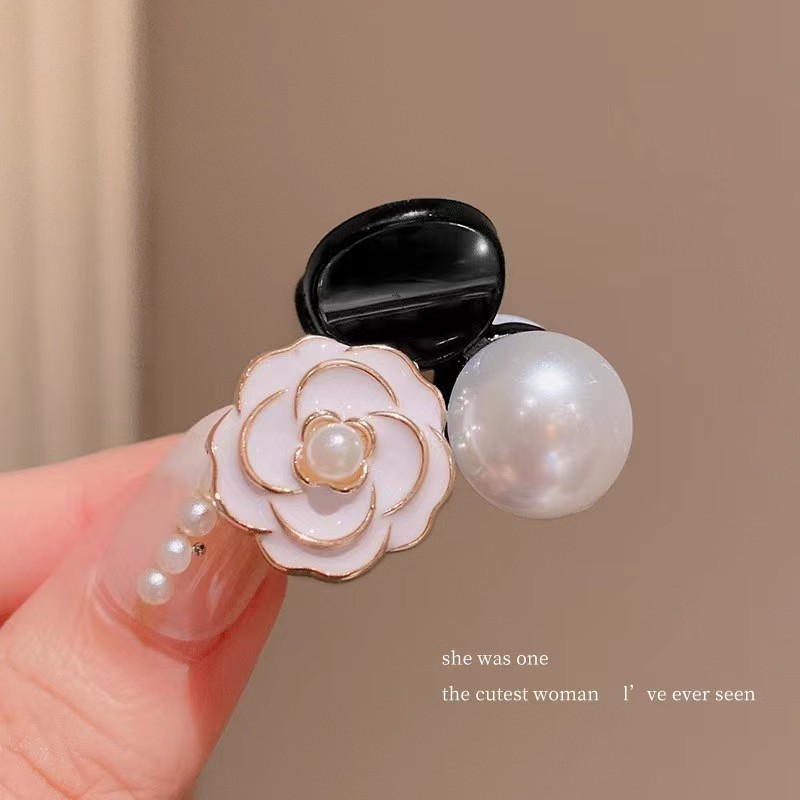 Camellia hair clips, Korean spring and summer flower bangs clips, pearl grab clips, small princess hair clips, ins side clips Application Scenario