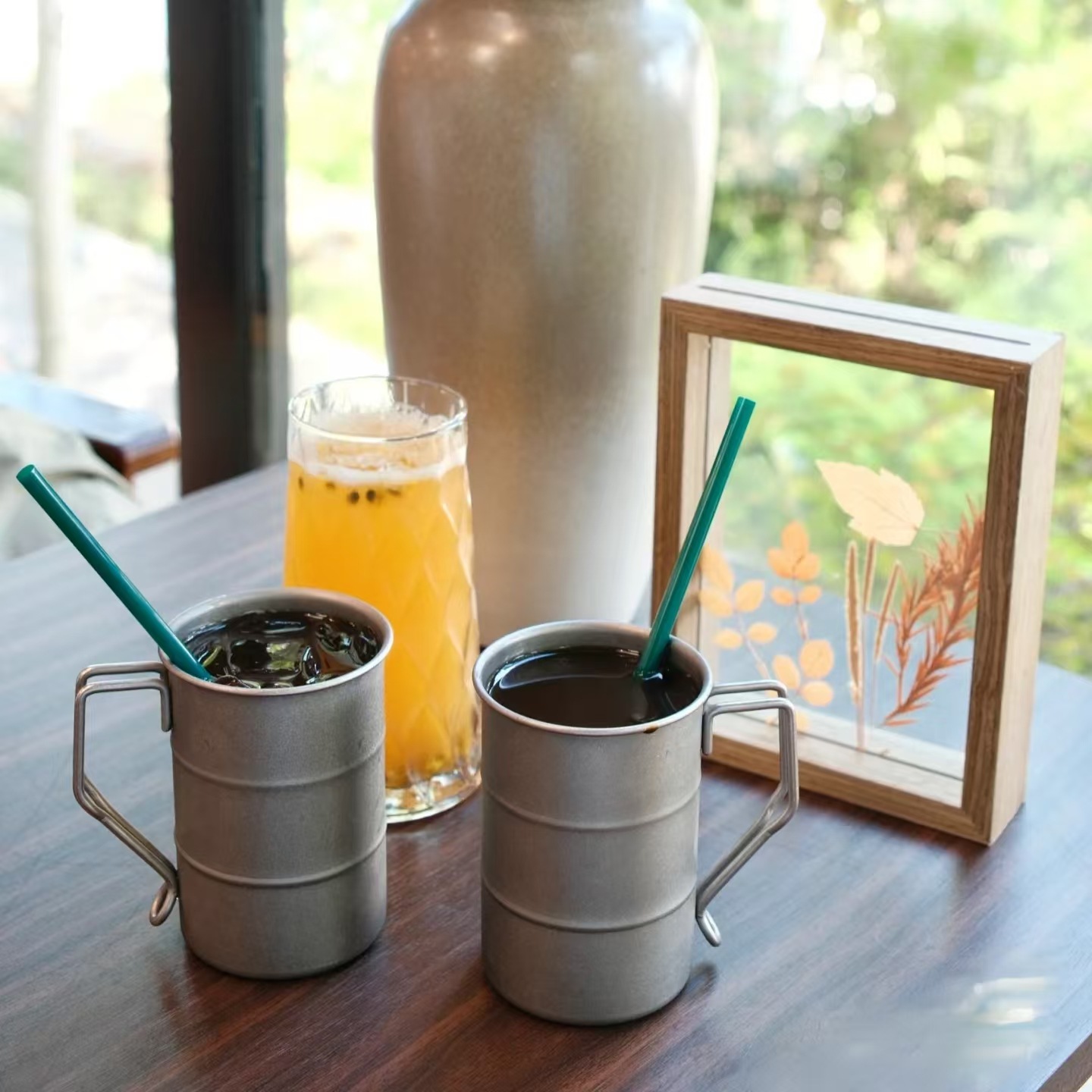 Cross-border stainless steel coffee cups, high-temperature resistant, frosted, retro aged mugs, two-piece set, commercial creative picnic cups Application Scenario