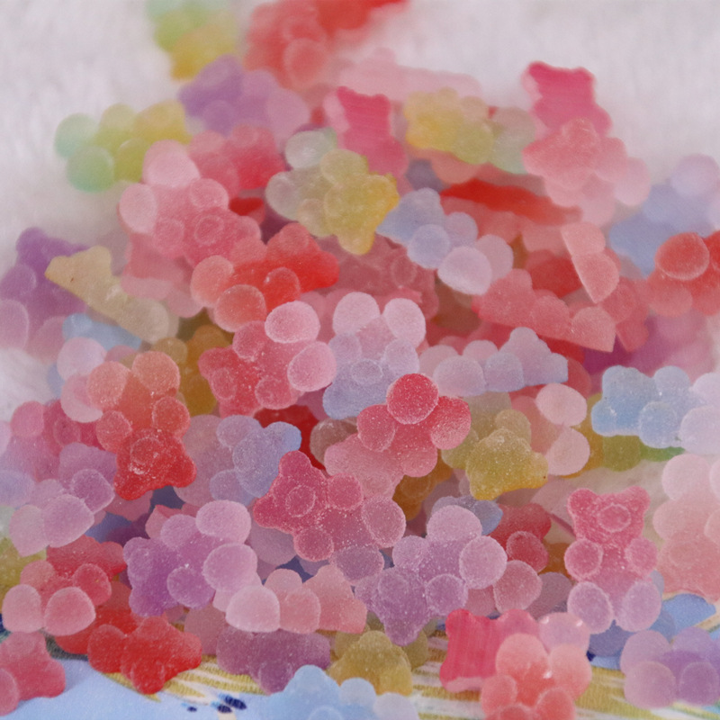 Resin small accessories, gummy candies, gradient bear handmade ornaments, hair accessories, diy hair clips, phone cases, cream glue small accessories Application Scenario