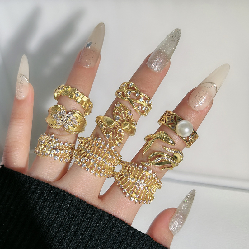 Korean-style light luxury micro-inlaid irregular hollowed-out fashionable opening ring, a niche design sense for women, a high-end and personalized ring Application Scenario