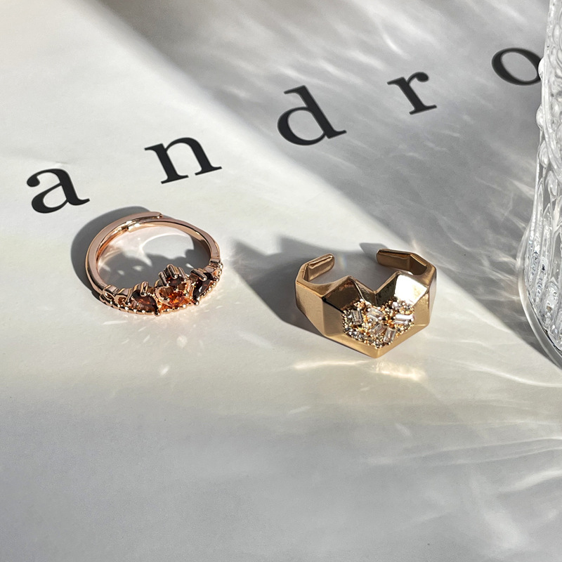 French light luxury exquisite crown open ring for women on Instagram, with a unique and heart-shaped charm. Layered wearing exudes a sense of sophistication and highlights the white ring Application Scenario