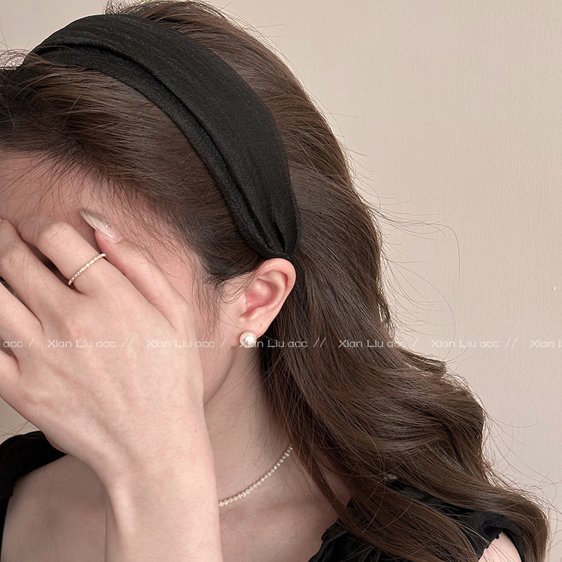 Simple spring and summer silk wide-brimmed hair band for women's daily wear, elegant and stylish hair accessory. New 2025 high headband Application Scenario