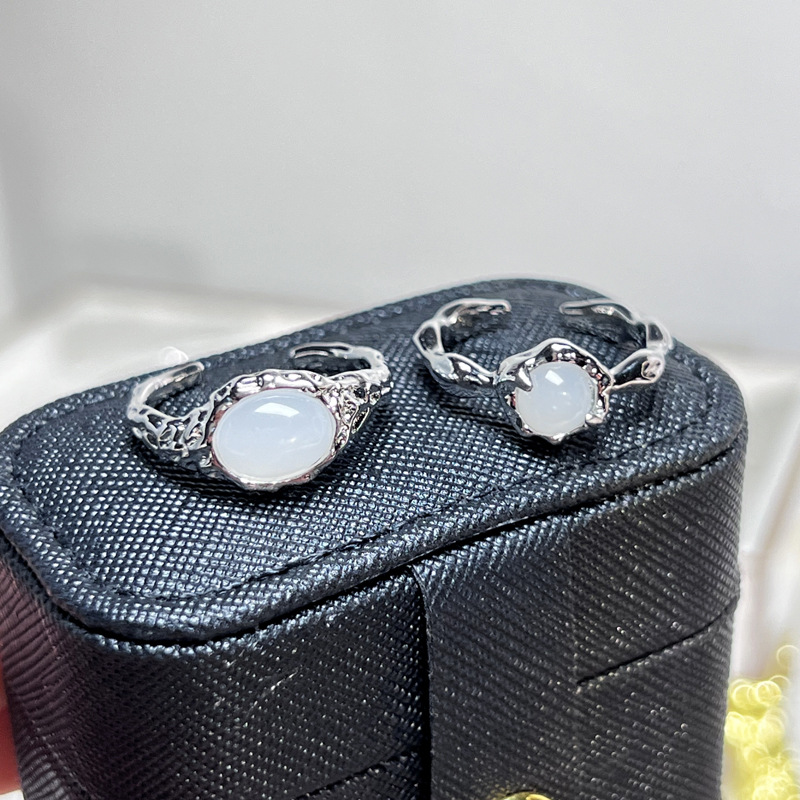 New Chinese-style simple and cold texture chalcedony cold style couple rings, unique and versatile, with a niche design sense Specification drawing
