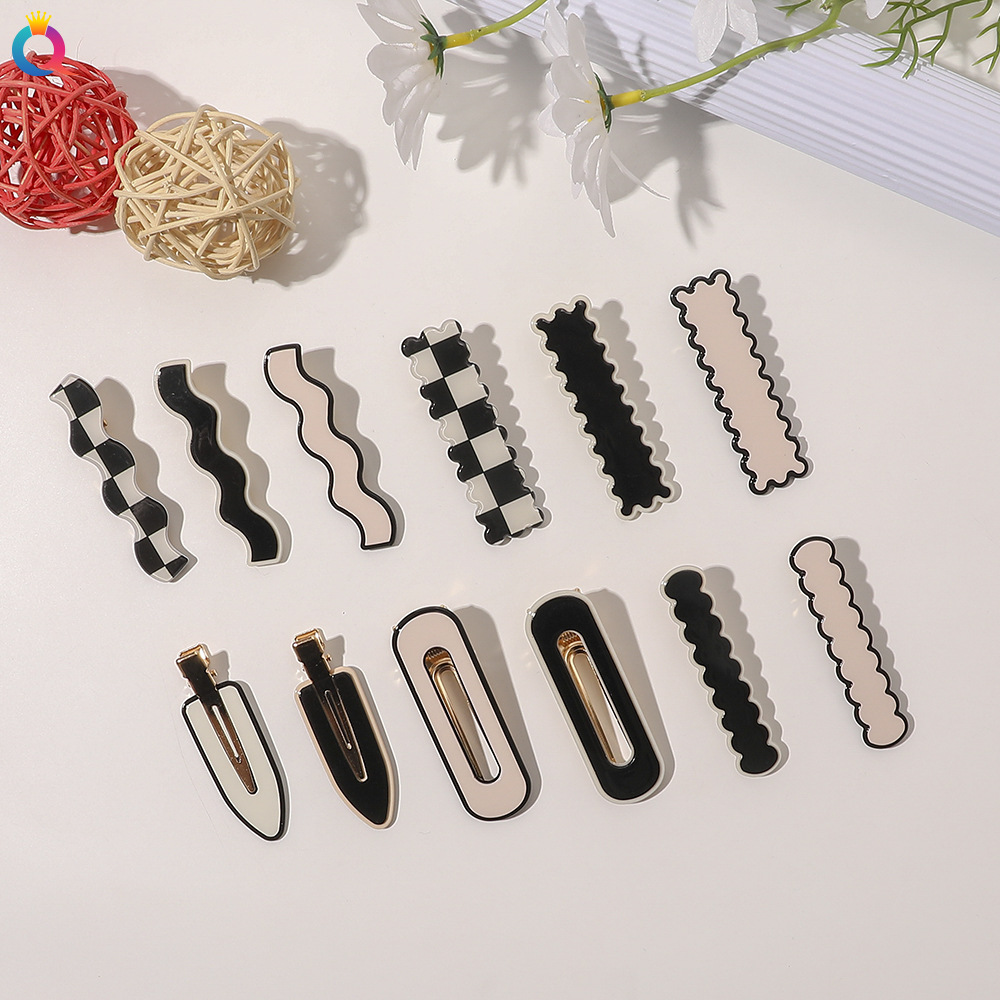 Qiyue Korean seamless Hair clips, ins side clips, small Chanel black and white bangs clips, elegant duckbill clips wholesale details Picture