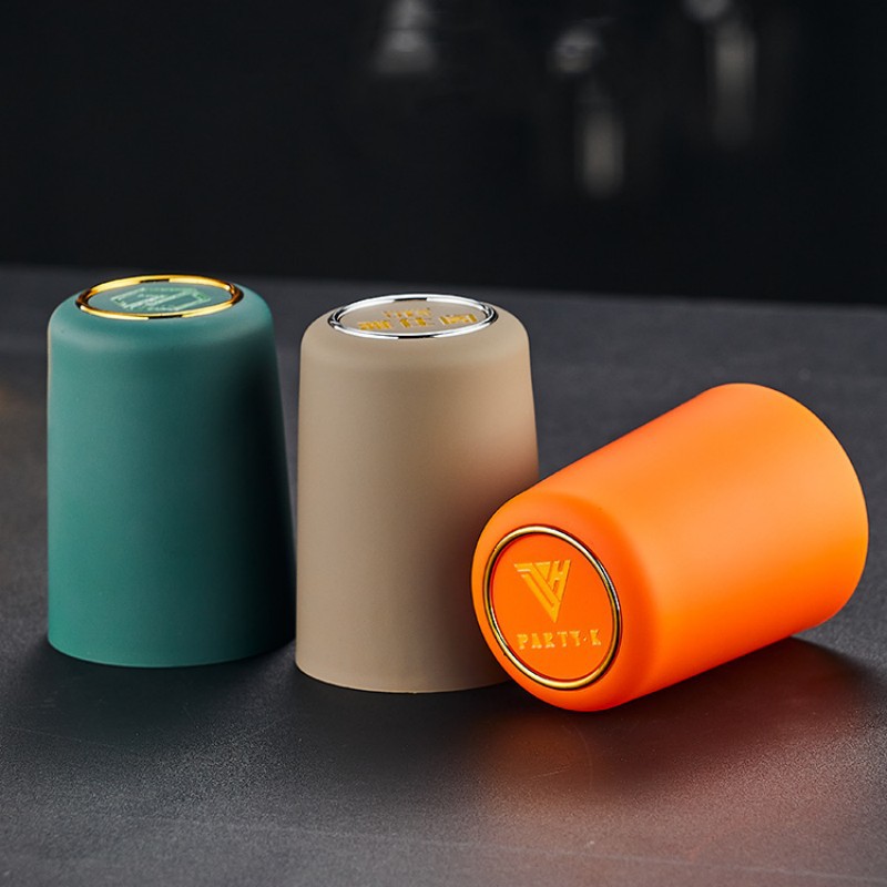 New bar dice cup, sieve cup and sieve set, specially designed for bars and KTVS, with a matte color hand feel and dice logo Application Scenario