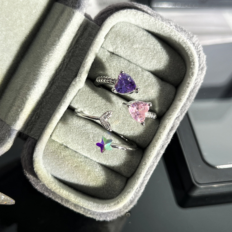 A sweet double heart pink and purple zircon open ring with a female star fish tail, exquisitely stacked, is a trendy and fashionable index finger ring Specification drawing