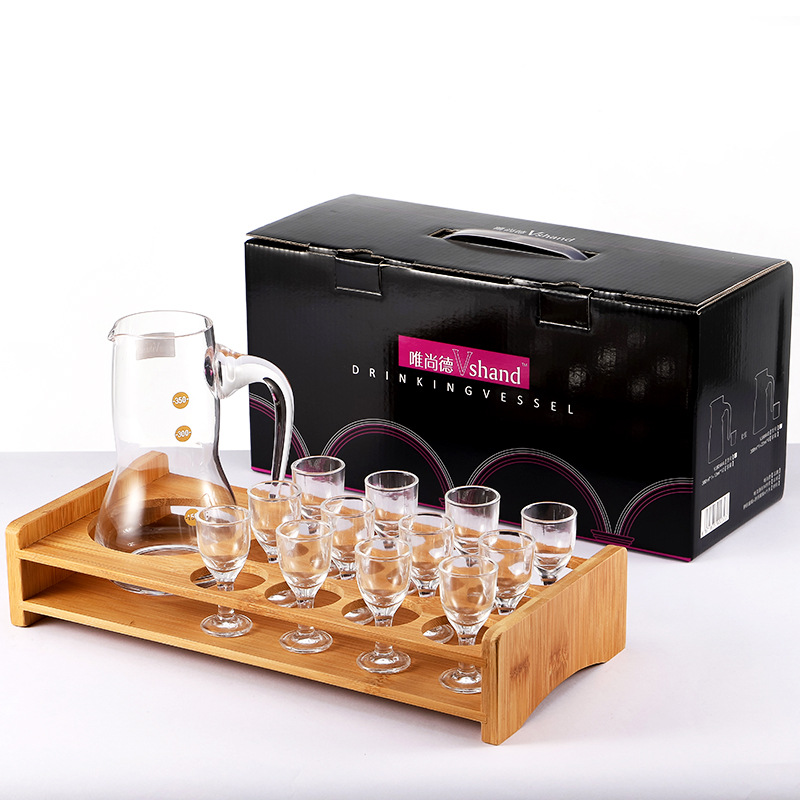 Vshand Aesthetic Wine Ware Series Set: Creative Glass Wine Dispenser, Tall Moutai Cup, 14-piece Gift Set full figure