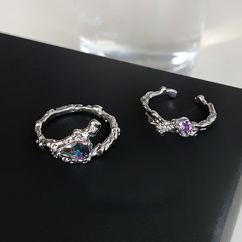 Irregularly texted zircon open ring, a unique index finger ring with a women's design sense, fashionable Instagram cold style ring Application Scenario